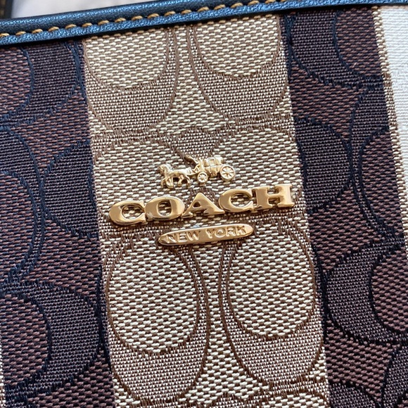 Coach Bag w/ removable strap - Picture 12 of 14
